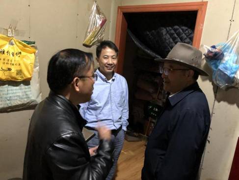 松潘县慰问安宏乡那坡村老书记