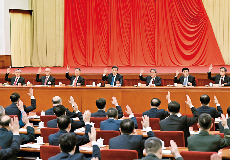 中国共产党第二十届中央委员会第二次全体会议,于2023年2月26日至28日在北京举行。这是习近平、李强、赵乐际、王沪宁、蔡奇、丁薛祥、李希等在主席台上。 新华社记者 谢环驰/摄