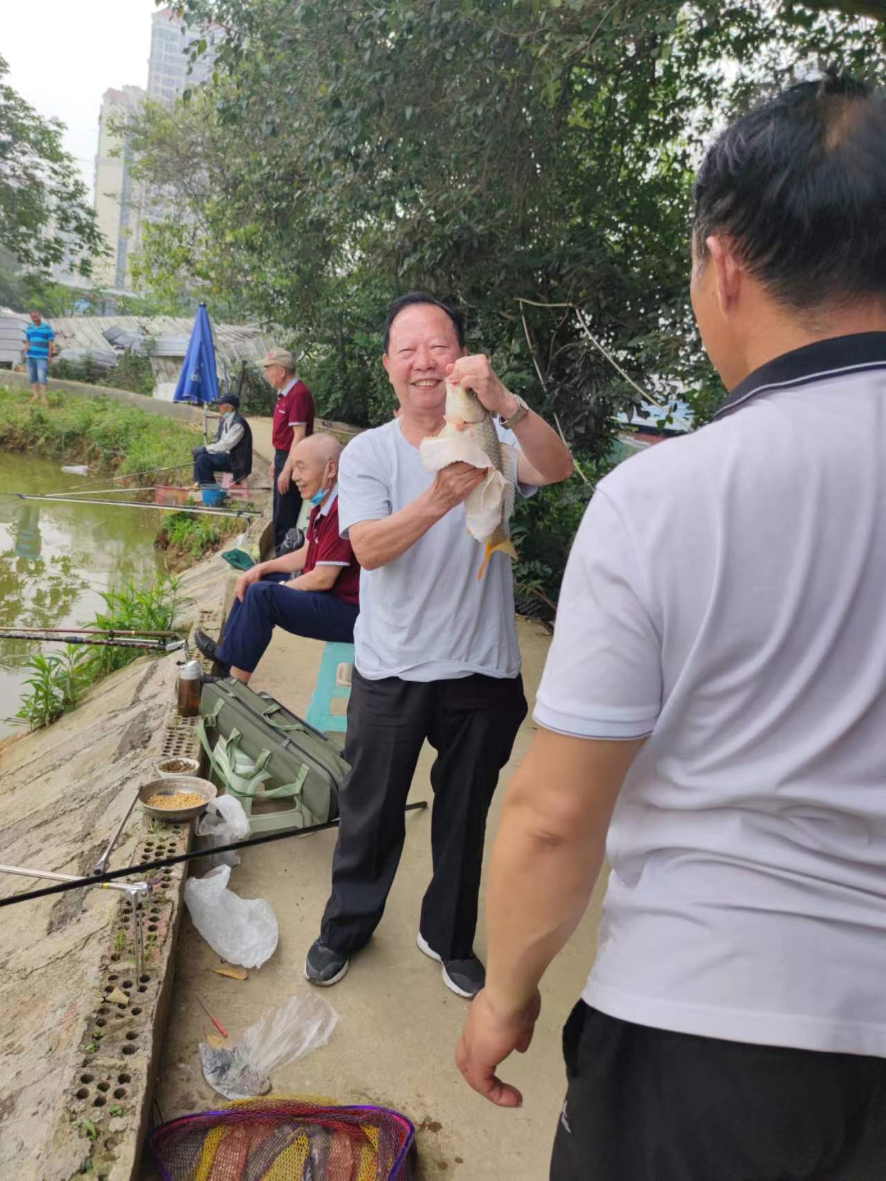 钓鱼比赛照片3
