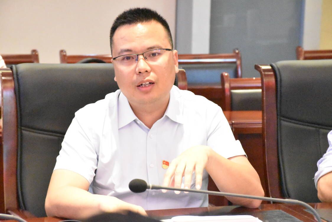 四川希望汽车职业学院郑晨升副部长一行到我校参观交流-汽车工程学院