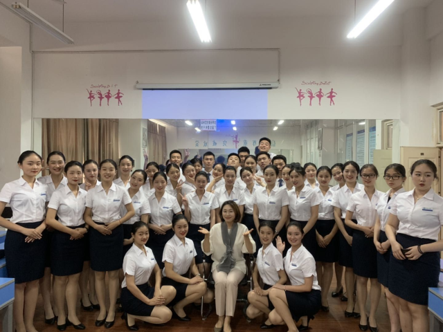 空中乘务(中外合作办学)专业是2014年经四川省教育厅批准,教育部备案