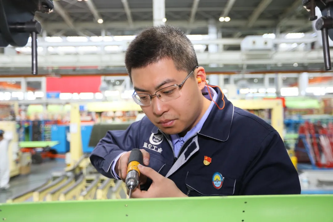 胡洋:与国防利器同蜕变_杰出工程师_江西省工程师联合会